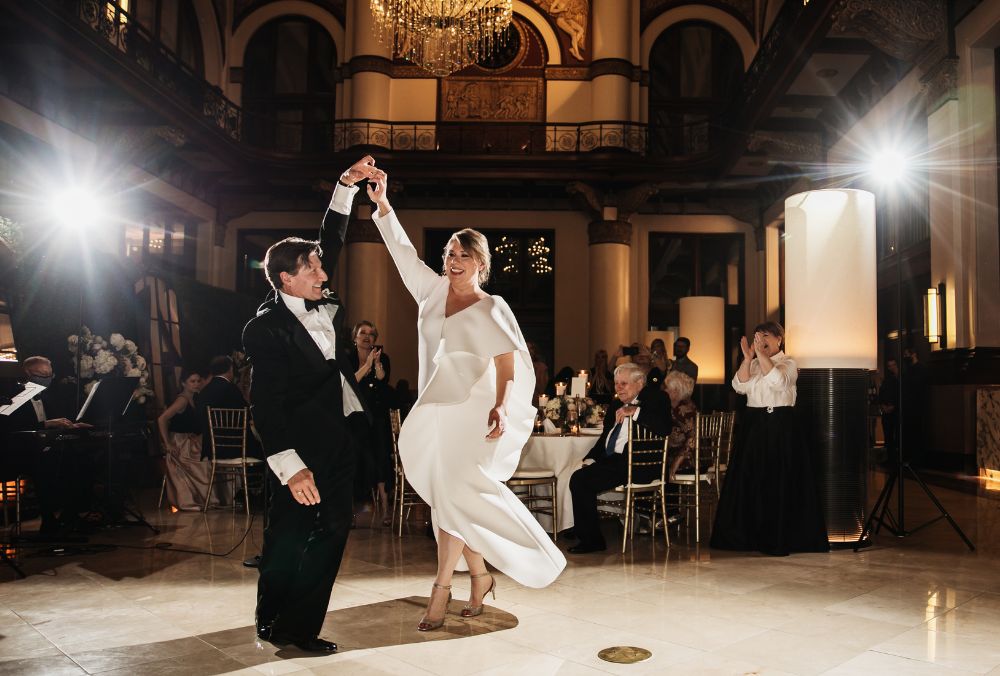 Couple dancing in a wedding