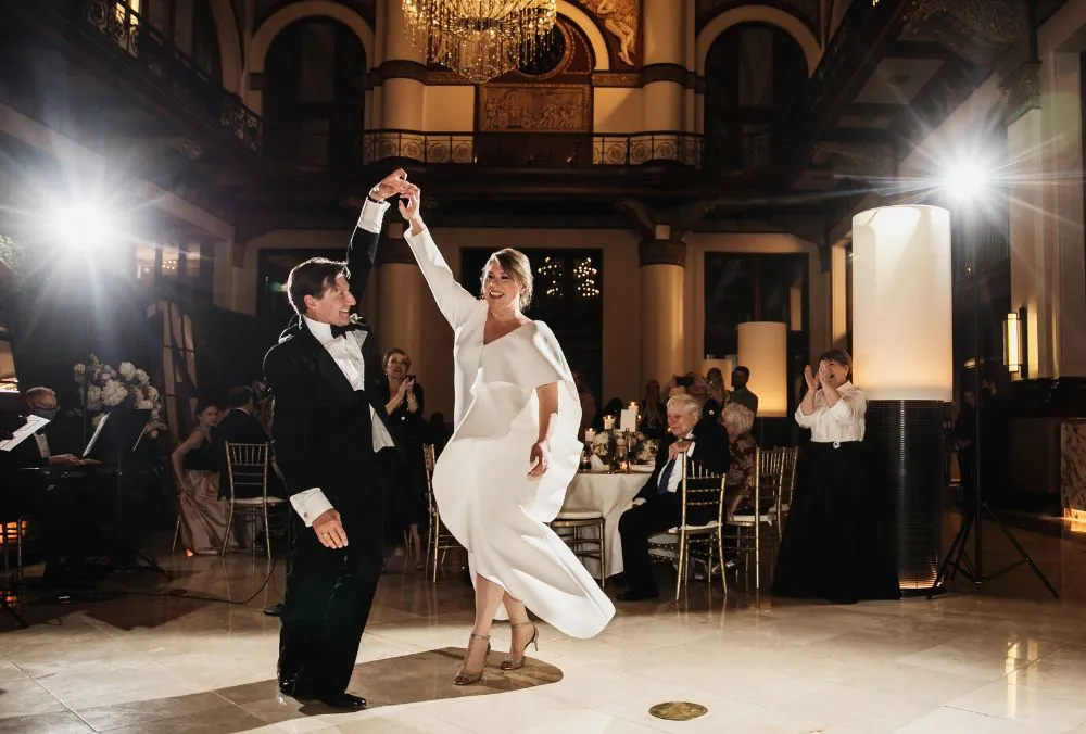 Couple dancing in a wedding